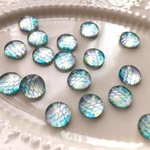 10mm★鱗柄★ガラスカボション(スカイホワイト)　20個