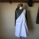 白の肩がけ一本のトップス