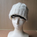 シンプルなケーブル模様の帽子