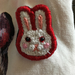 ミニうさぎ顔刺繍ブローチ  