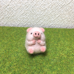 コロコロおすわりブタさん