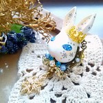 氷雪の女王ウサギブローチ