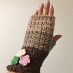 お花付きハンドウォーマー