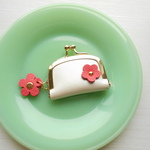 お花のカラーが選べます・ネックレスのためのアクセサリーケース・パールホワイト・お花・受注販売