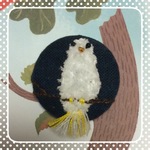【nassyi03119様】オーダー品…鳥さん刺繍クルミボタンブローチ