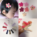 (送料込) イニシャル ヘアクリップ   お花モチーフ