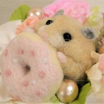 ayu227mi様　専用ページ　（もぐもぐハムスター　～キンクマさんとドーナツ～）