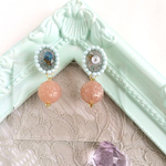ドライフラワーとビーズ刺繍のピアス  アクアブルー