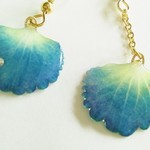 ＜再々販＞　あじさい押し花の一片チェーンピアス　フリル　ゴールド