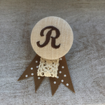 刺繍 イニシャルブローチ バッチ