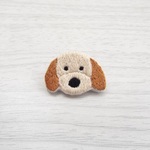 犬の刺繍ブローチ