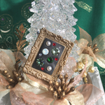 額縁の中のクリスマス🎄ブローチ ゴールド