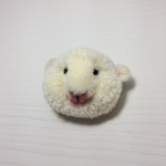 動物ポンポンブローチ ほっこり羊さん