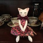 リバティの服を着たねこのドール