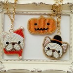 [Ｓ様ご予約品】　ビーズ刺繍　フレンチブルのバッグチャーム　クリスマス&ハロウィンセット