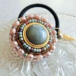 クラシカルなビーズ刺繍ヘアゴム