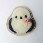 おめかしシマエナガブローチ
