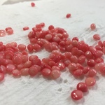 再再販★送料無料★さざれビーズ サンゴ 珊瑚 ピンク 3〜6mm 30粒