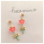 チューリップのピアス（クリア／赤）