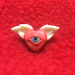 目玉ハートエンジェルブローチ