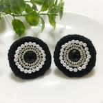 再販しました♡まんまるいパール刺繍イヤリング（ブラック）