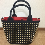 ラシカル スタッズバッグ ブラック(表)×レッド(裏)×ゴールド(スタッズ) 011