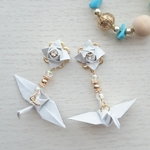 鶴と薔薇☆ ピアス イヤリング 白