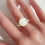 再販3✧良縁・出産のお守り❀薔薇彫りマザーオブパールのリング《送料無料》