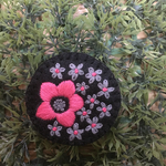 お花の刺繍ブローチ