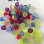 ツヤ消しアクリルすずらんビーズMIXカラー花80個葉20枚