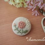 クラシック色の薔薇刺繍ブローチ