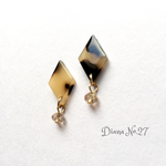 【SALE】白べっ甲の小ぶりピアス /イヤリング    スワロフスキー タッセル レオパード