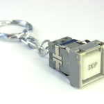 【再販】「SKIP」ボタンキーホルダー