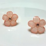 ピンクのお花のイヤリング
