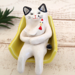 くつろぎネコとニワトリ