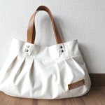 送料込*リバティ×帆布のタックバッグ*生成り