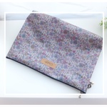 【訳あり】　LIBERTY  LIBERTY　Pebble　ペブル  パープル系　2010　J10F　 ビニコのマチ付きクリアポケットポーチ　Size　２６＊１６＊４cm