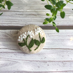本日 1day SALE✨ナチュラル＊ホワイトガーデン 刺繍ブローチ