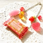 赤のお菓子のバッグチャーム