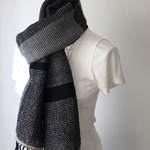 H様ご予約品：送料無料【ウール：秋冬】ユニセックス：手織りマフラー "Gray & Black 4"