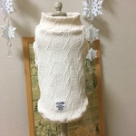 再販！U／Shiho《Ｍサイズ》生成りのアラン風ニットのタートルネックタンクトップ犬服