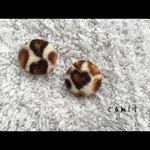 ヒョウ柄ハートくるみボタンピアス