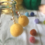 冬のモコモコピアス