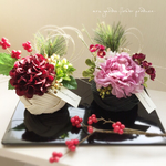 お正月アレンジの木製花台(黒)