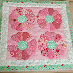 ◇ハンドメイド＊パッチワークキルト＊綺麗なドレスデン