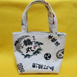 レトロ柄のバッグ