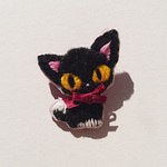 赤いリボンの黒猫ちゃんブローチ