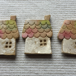 虹色おうちのブローチ