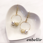 ワイヤーボールのフープピアス