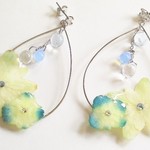 雨降る朝の紫陽花押し花　ＤＲＯＰクリスタルピアス　